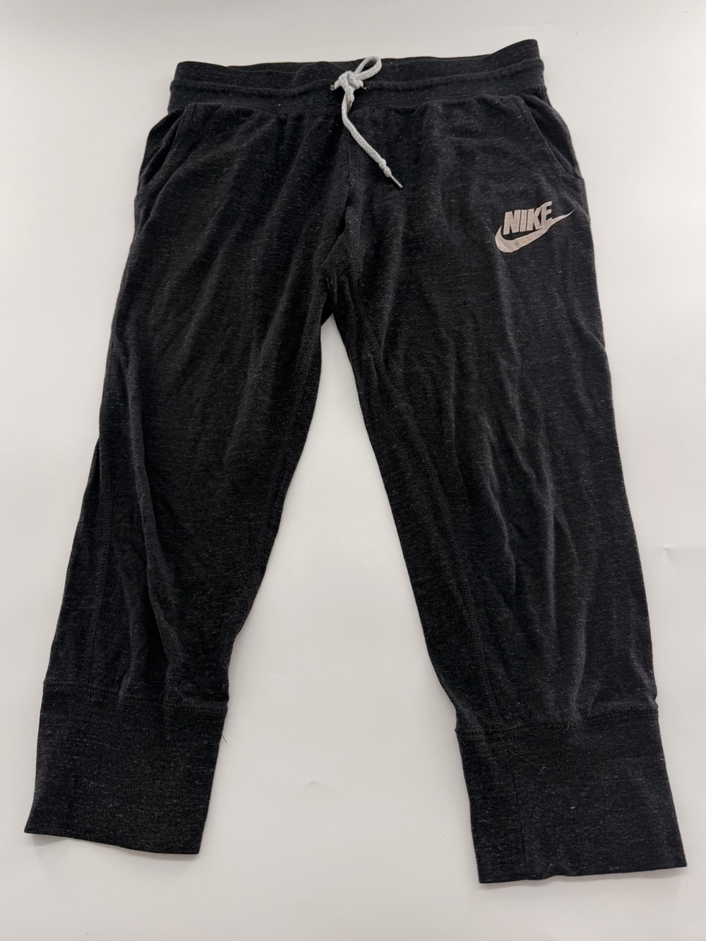 Nike Gym Vintage Style Dark Grey Capri Cropped Sweatpants Women’s Medium